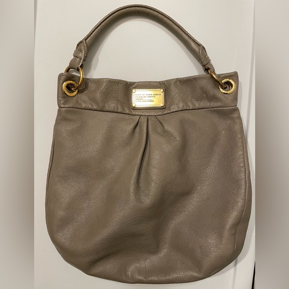 Marc by Marc Jacob’s Genuine Leather Thick Durable Shoulder Bag Taupe-Grey
